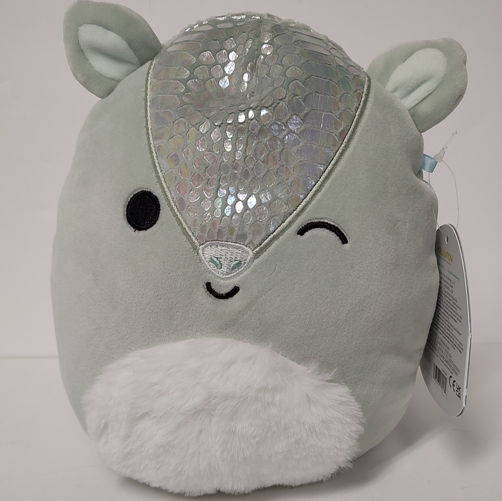 NWT Squishmallows "Arilla" the 8" mint green Armadillo, Stuffed Plush with tags